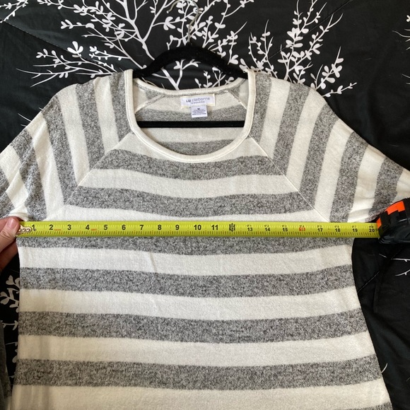 Women’s long sleeve striped shirt, size medium. - Picture 11 of 11